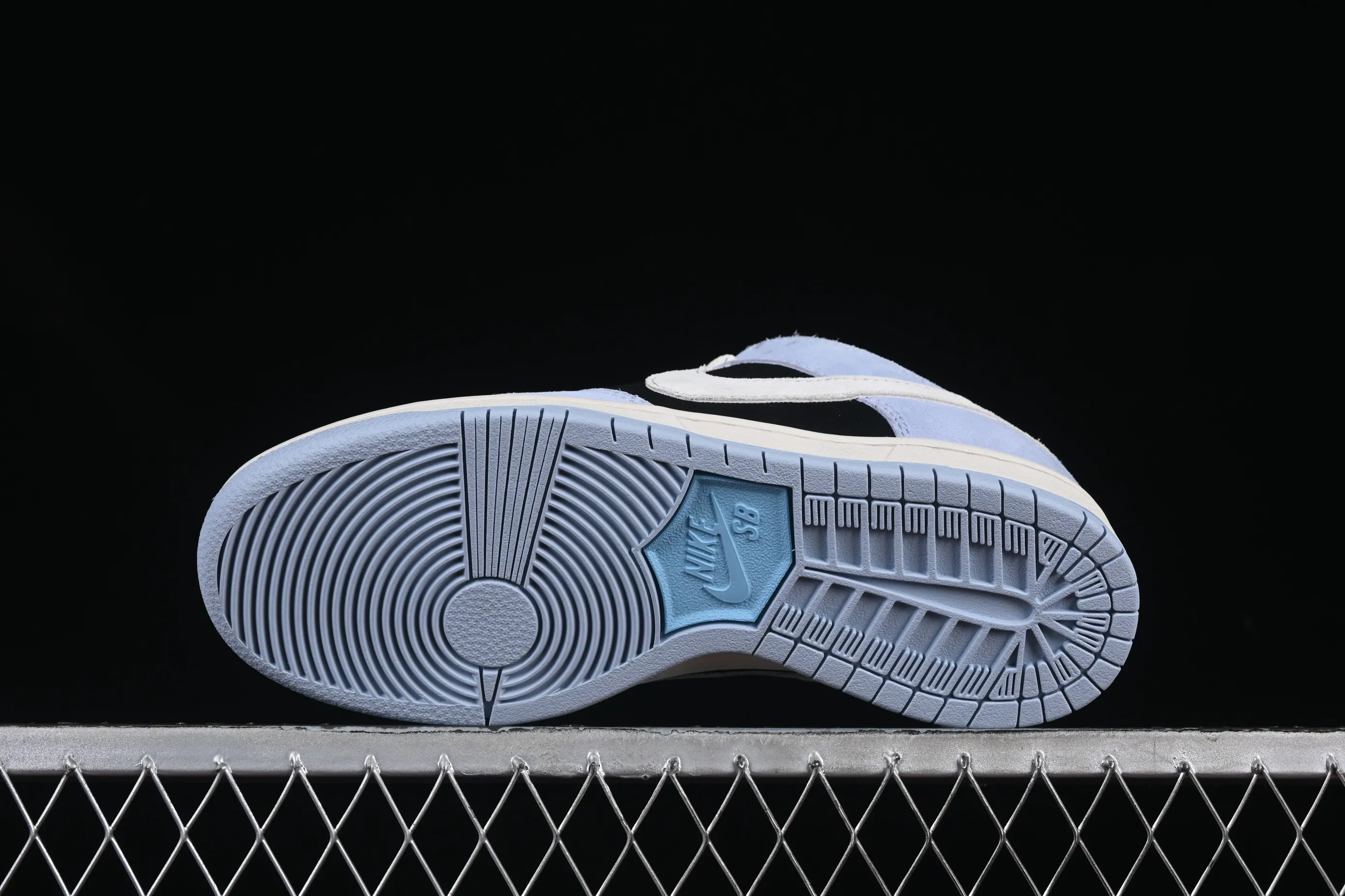 All Categories Nk SB Dunk Series Nk SB Dunk Low Low-top sneakers Nike SB Dunk Low "Aluminum" Black, blue and white hook Low-top casual sneakers HF3063-400